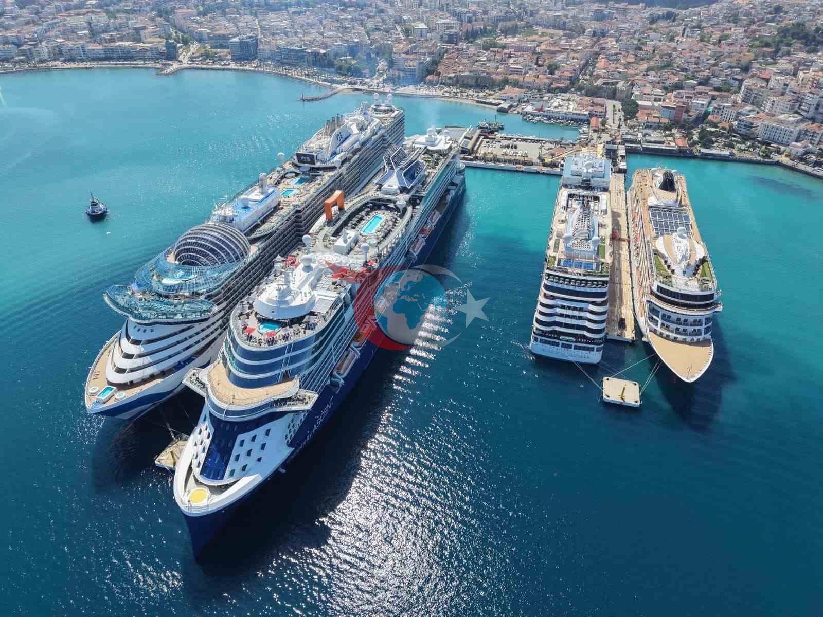 Kuşadası’na 4 Kruvaziyerle 10 bin 800 Turist Geldi