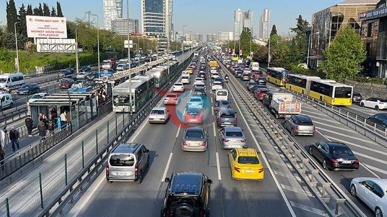 İstanbulda iş çıkışı trafik yoğunluğu yüzde 78lere çıktı