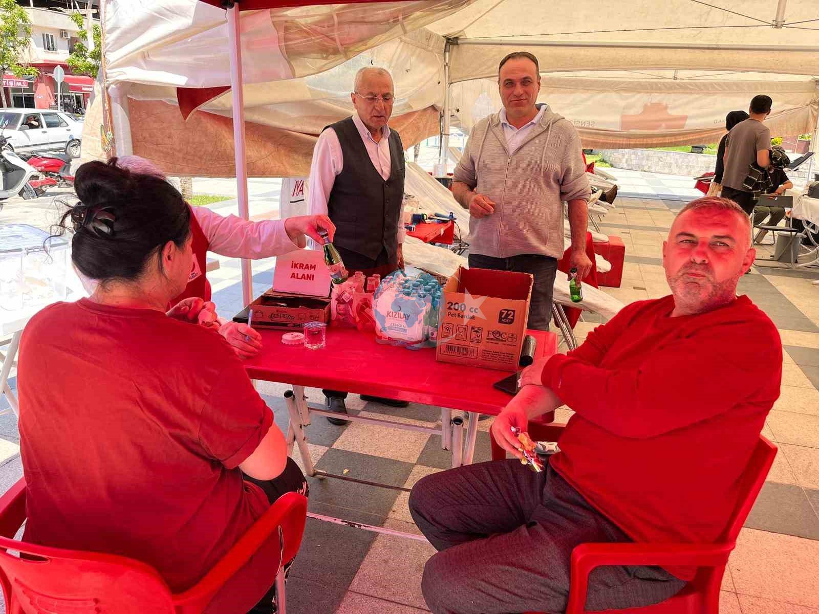 Öğrencilerin Teşvikiyle Velilerden Kan Bağışı