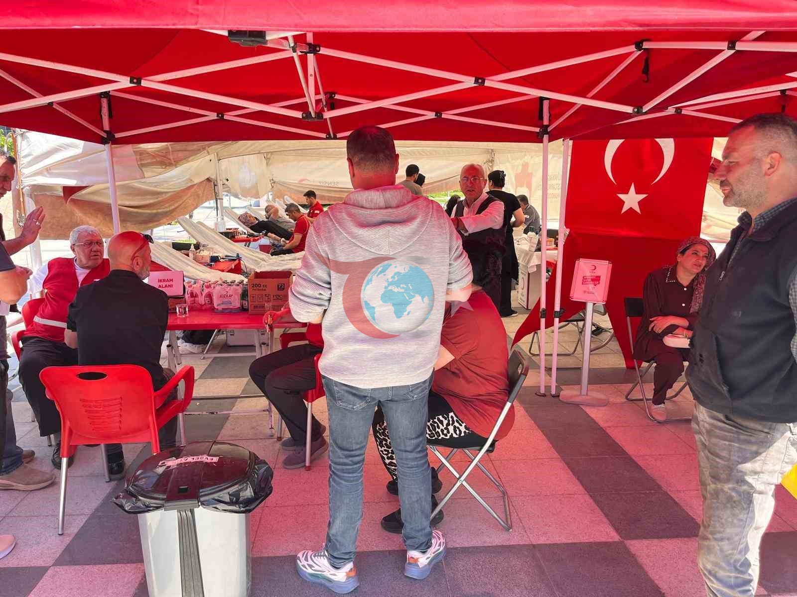 Öğrenciler ikna etti, veliler kan verdi