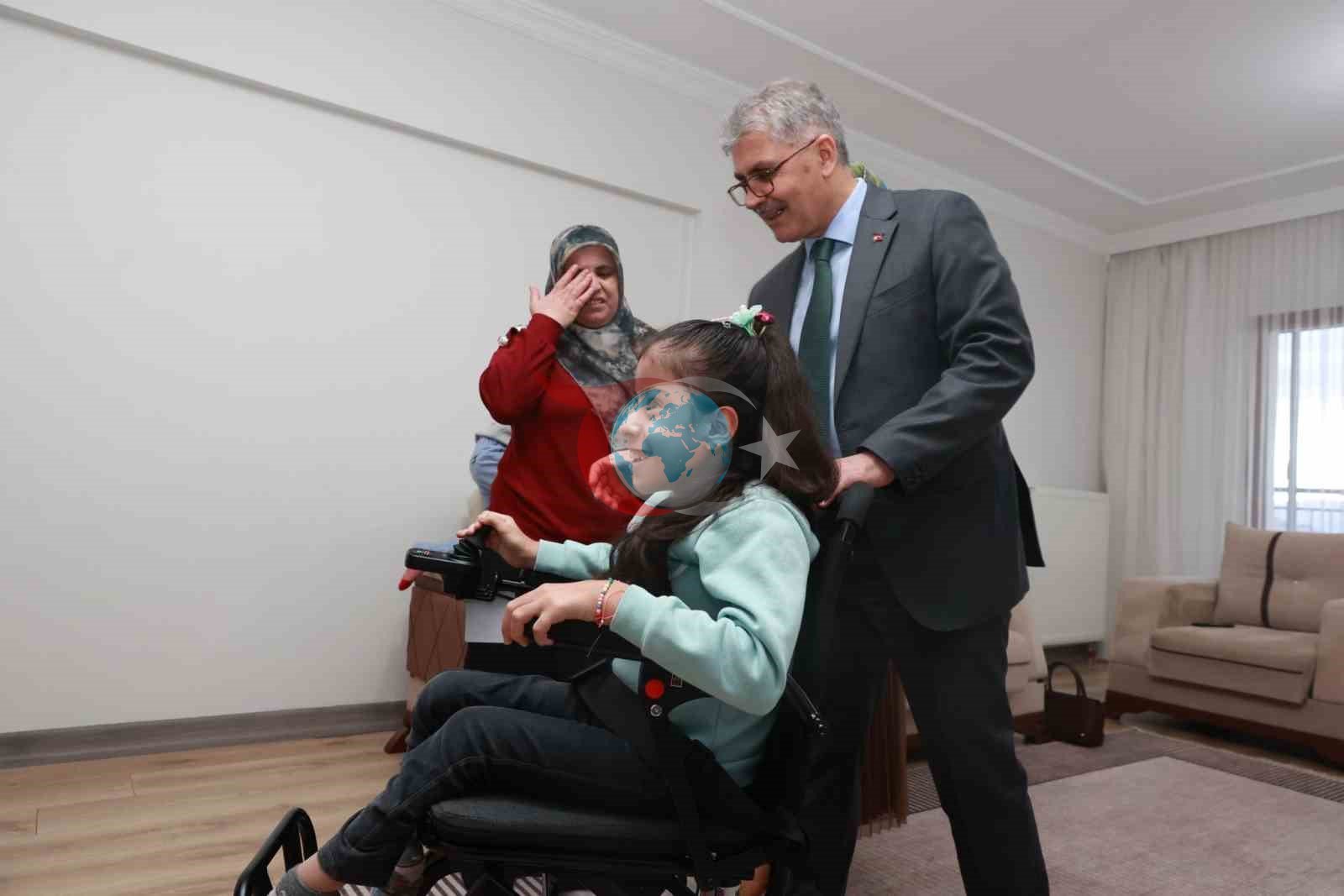 Vali Çelik, minik Sümeyye&rsquo;nin rüyasını gerçekleştirdi