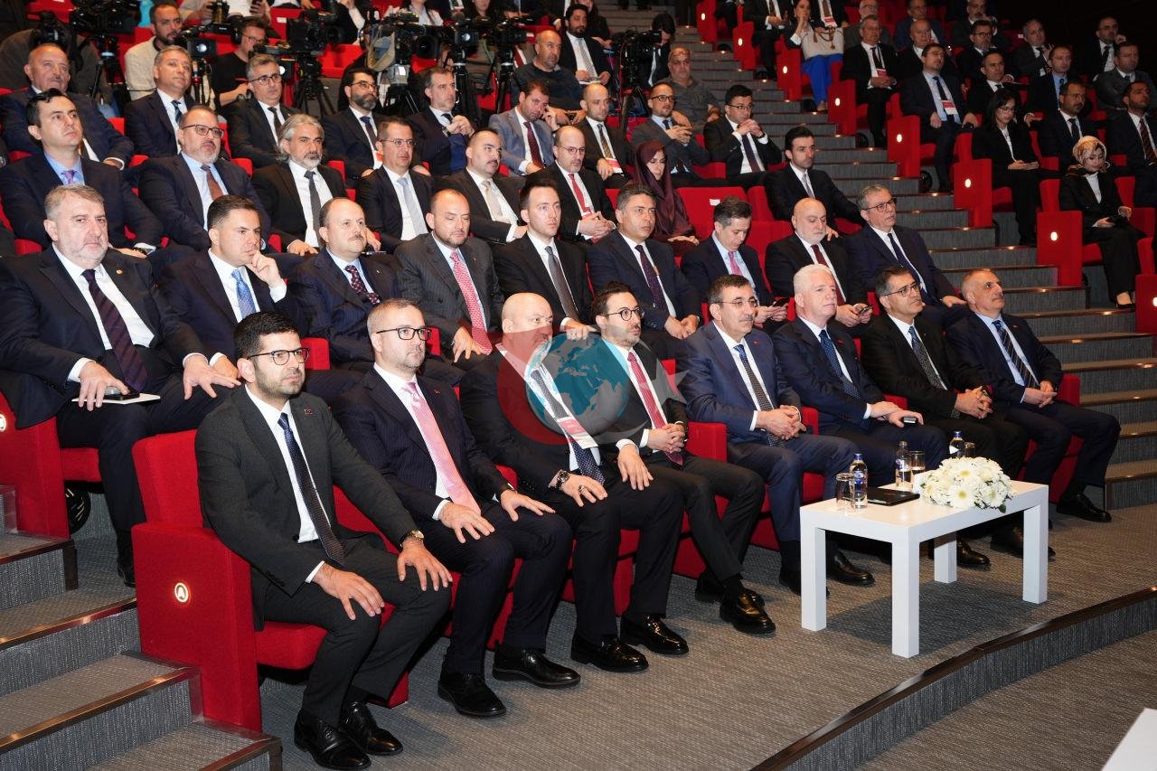Zirveye finans çevresinden birçok isim katıldı. 