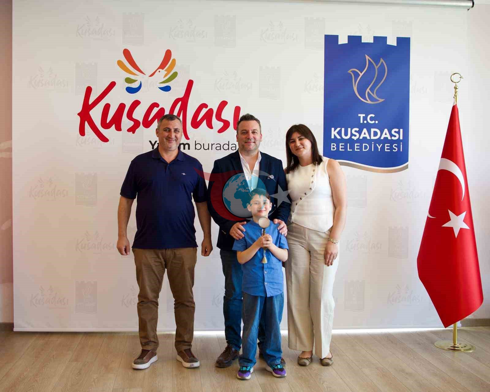 Antarktika&rsquo;dan dönen en genç Türk, Kuşadası Belediyesi&rsquo;nde ağırlandı