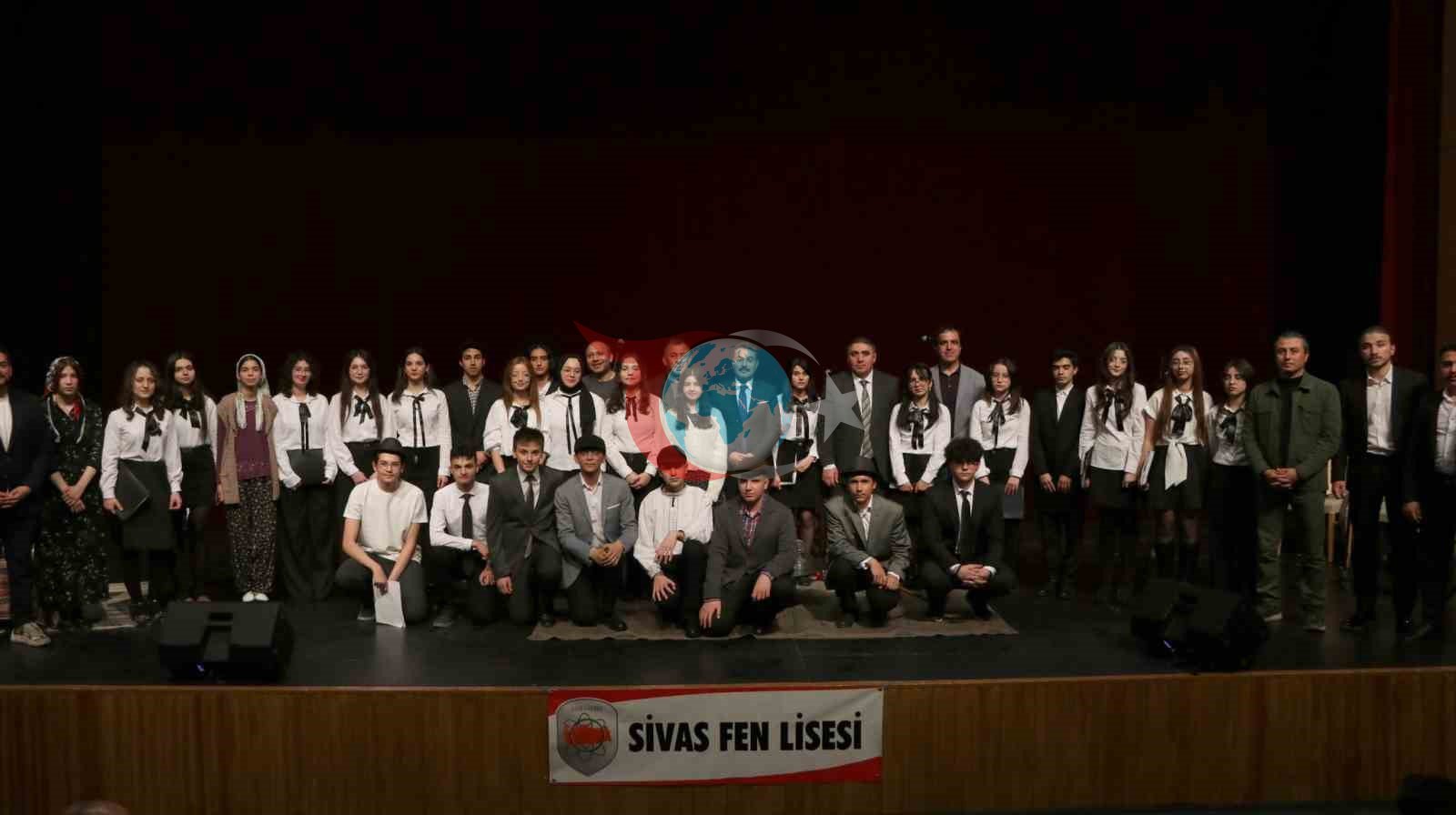 Lise Öğrencileri Aşık Veysel'i Sahneye Taşıdı