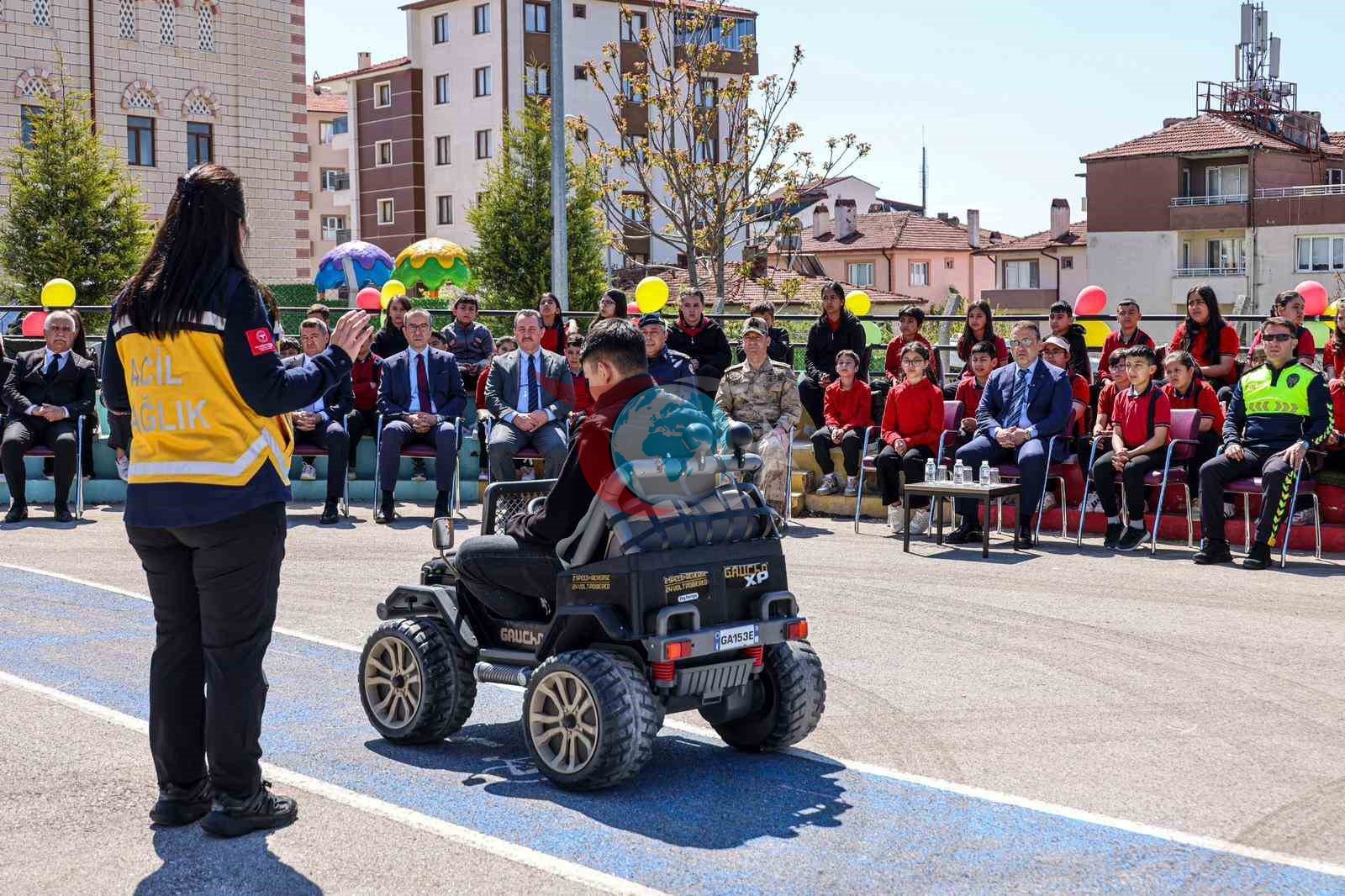 Vali Sözer, Trafik ve İlkyardım Haftası Etkinliğinde Yer Aldı