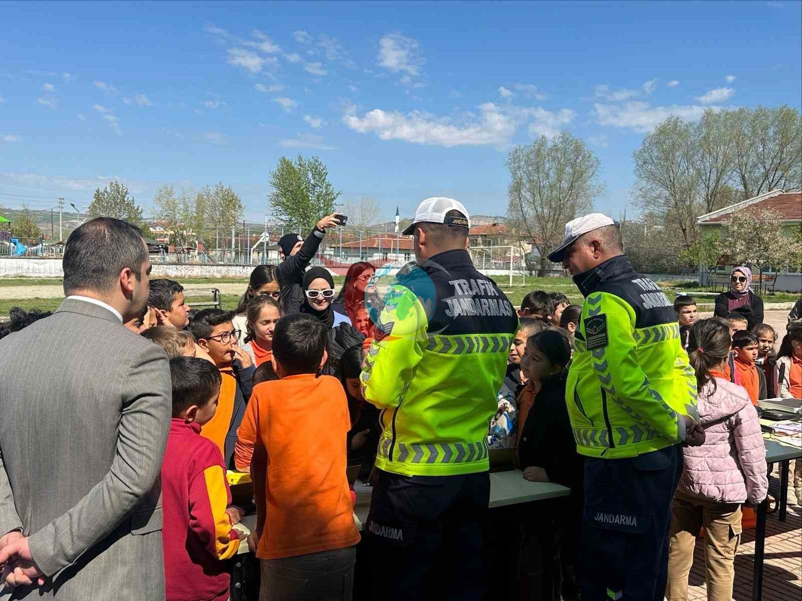 Trafik Haftasında öğrencilere uygulamalı eğitim