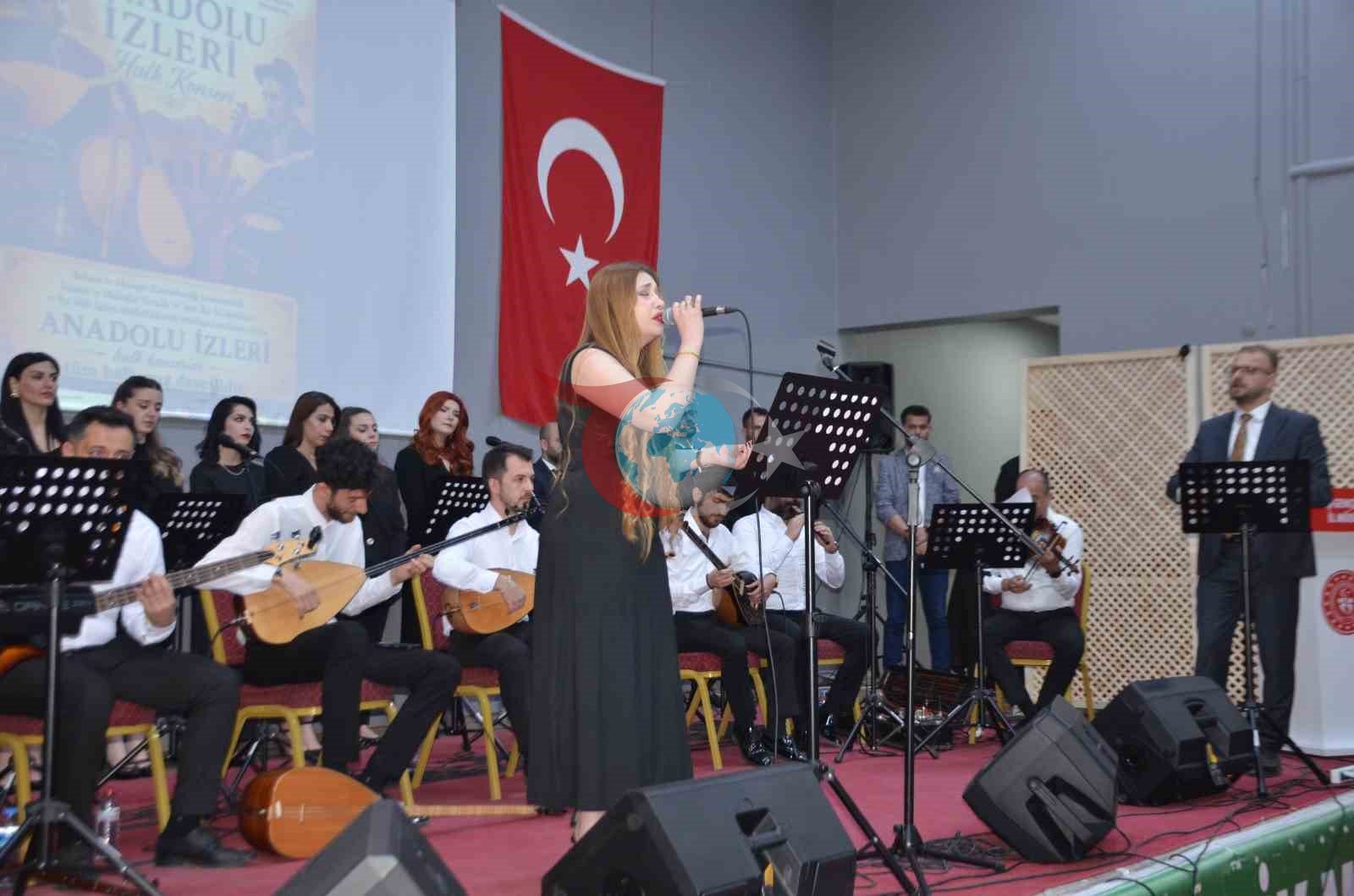 Bulanık'ta Düzenlenen 'Anadolu İzleri Halk Konseri' Büyük İlgi Topladı
