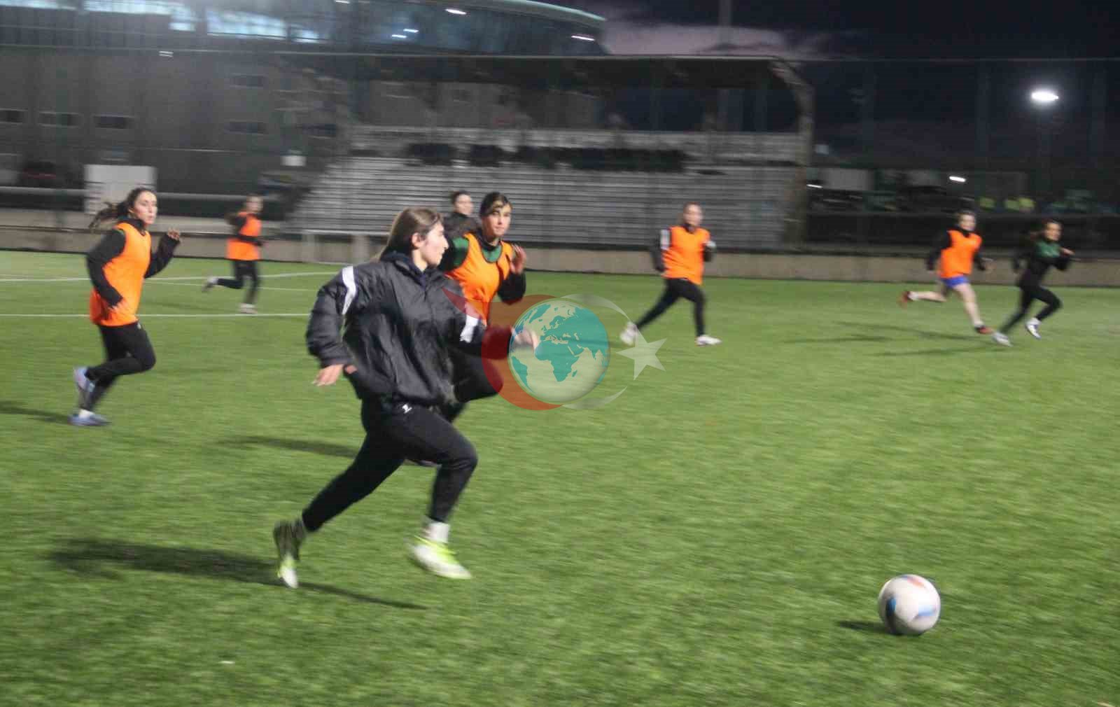 Erzurum'un İlk Kadın Futbol Takımı, Profesyonel Arenada İlk Maçına Çıkmaya Hazırlanıyor