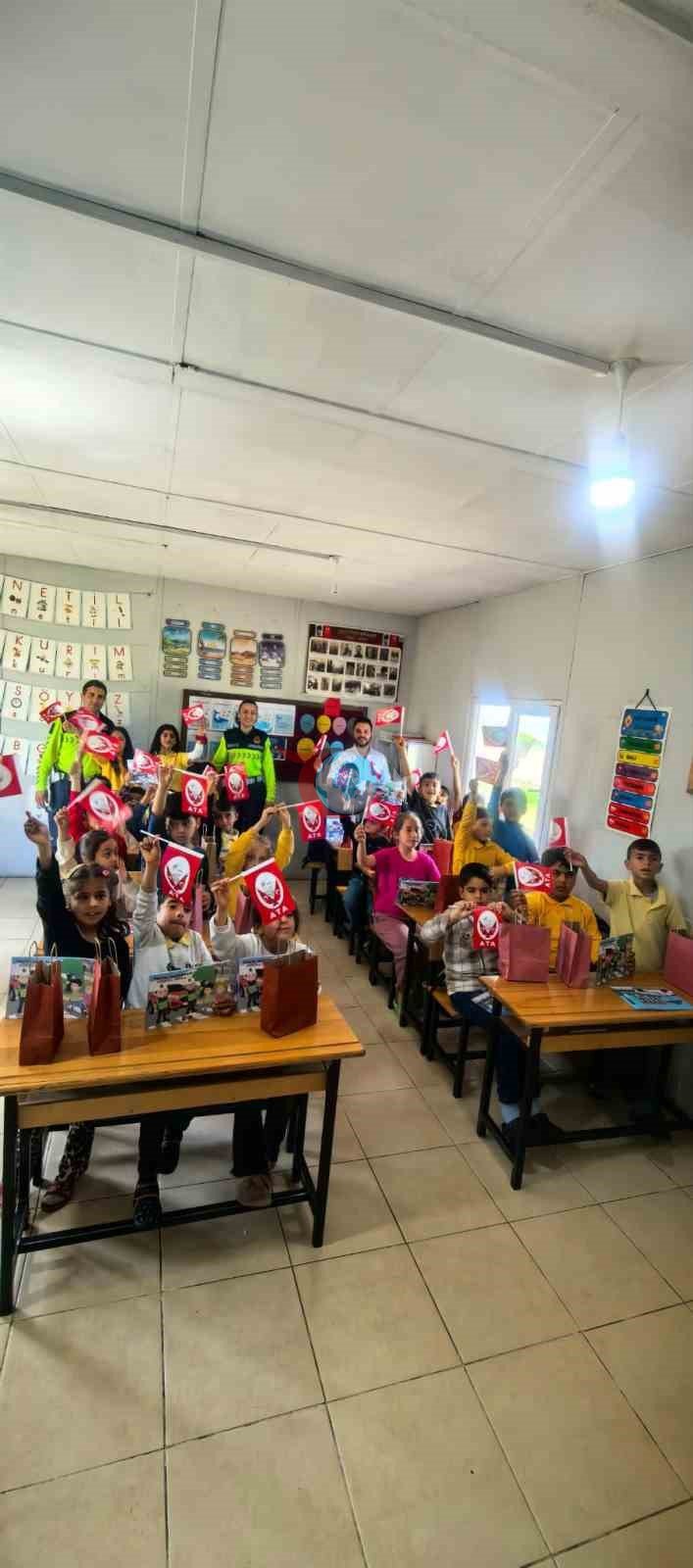 Jandarmadan çocuklara trafik bilinci eğitimi