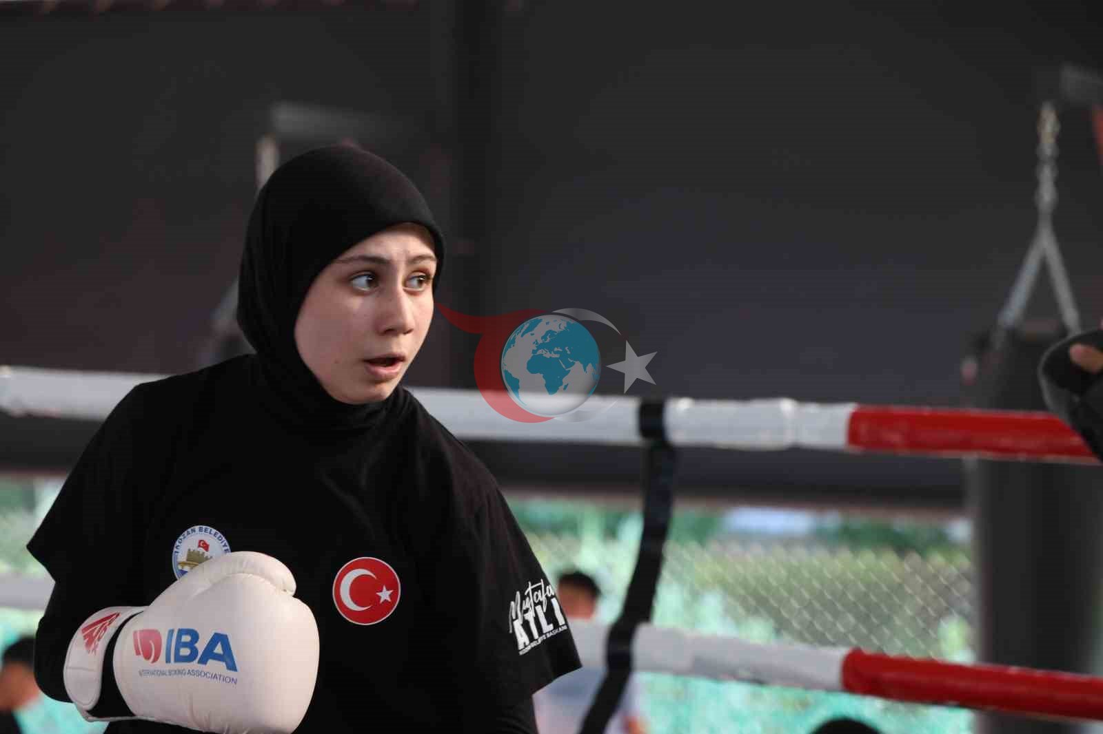 Babasının elinden tutup ringe bıraktığı Azranur, Türkiye’yi temsil edecek