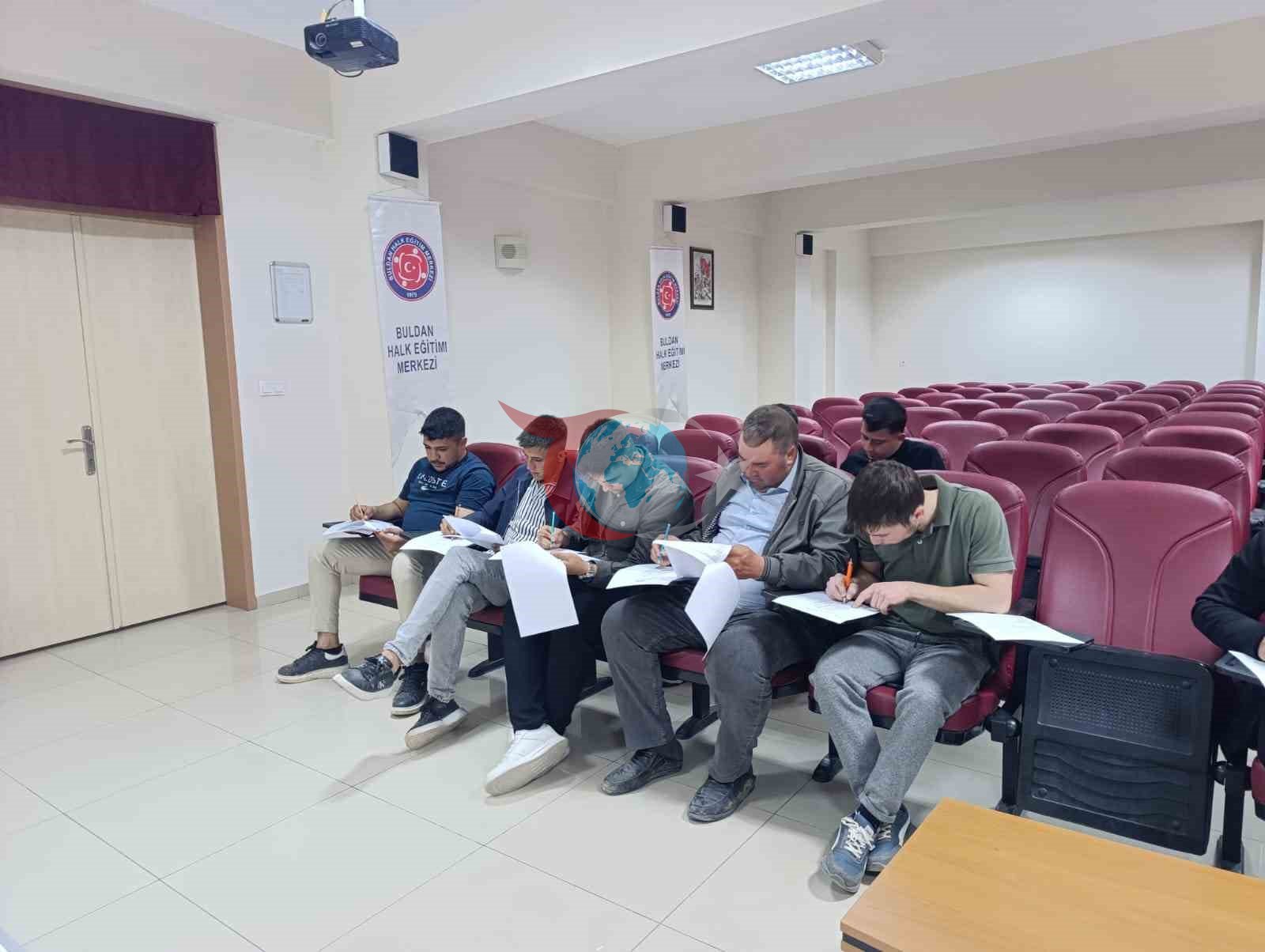 Sınavı geçen Buldanlı avcılar sertifika almayı hak kazandı