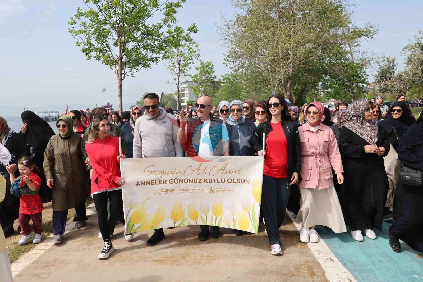 Darıca’da Anneler Günü Yürüyüşü Coşkulu Geçti