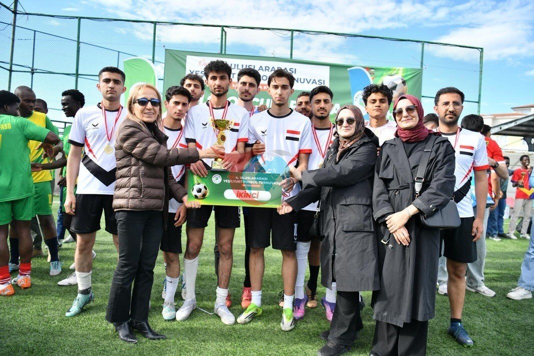 Yeşilyurt'ta Futbolun Evrensel Dili: Mini Dünya Kupası'nda Kardeşlik Rüzgarı