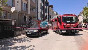 Saç kurutma makinesi bomba gibi patladı Evde mahsur kalan anne ve kızın imdadına komşular yetişti