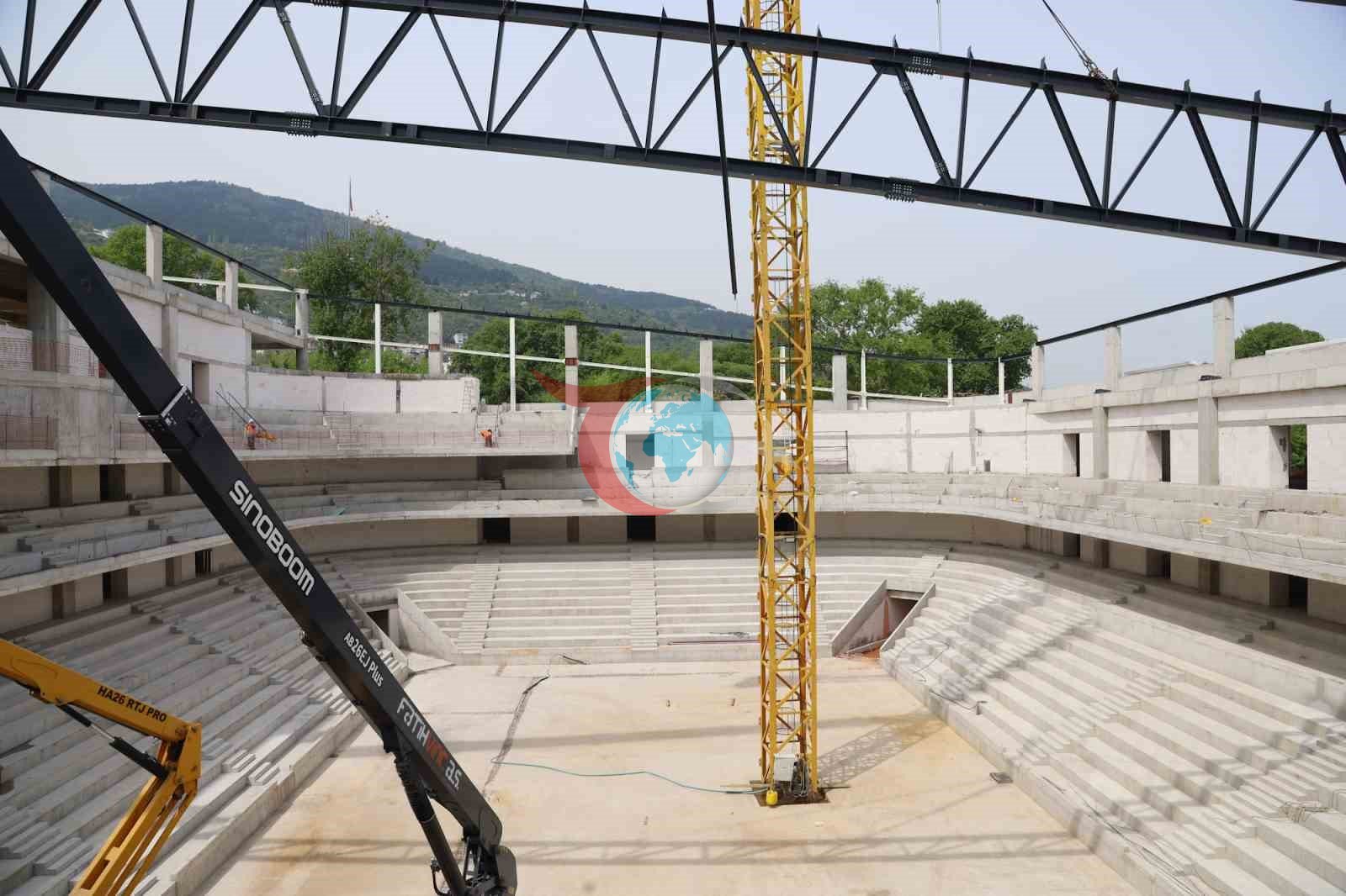 Atatürk Spor Salonu hızla yükseliyor