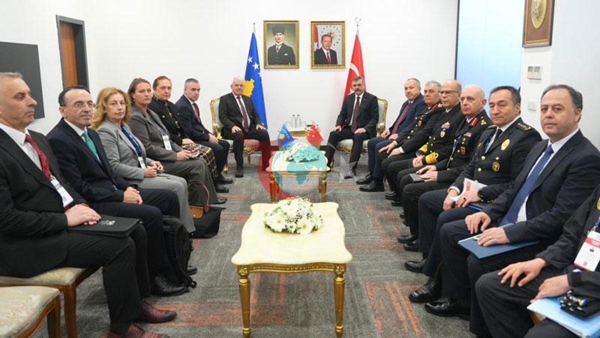 Bakan Çiftçi ve Kosovalı Mevkidaşı Sveçla SAHA 2026'da Bir Araya Geldi