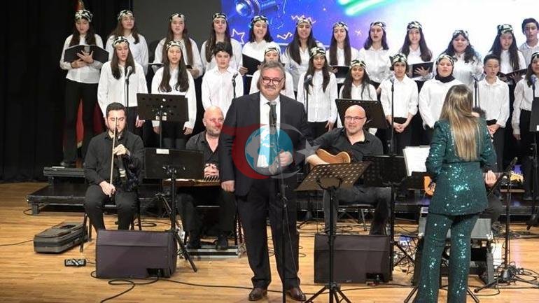 Okul müdürünün söylediği şarkıyı milyonlar izledi Profesyonel kaydı da ortaya çıktı