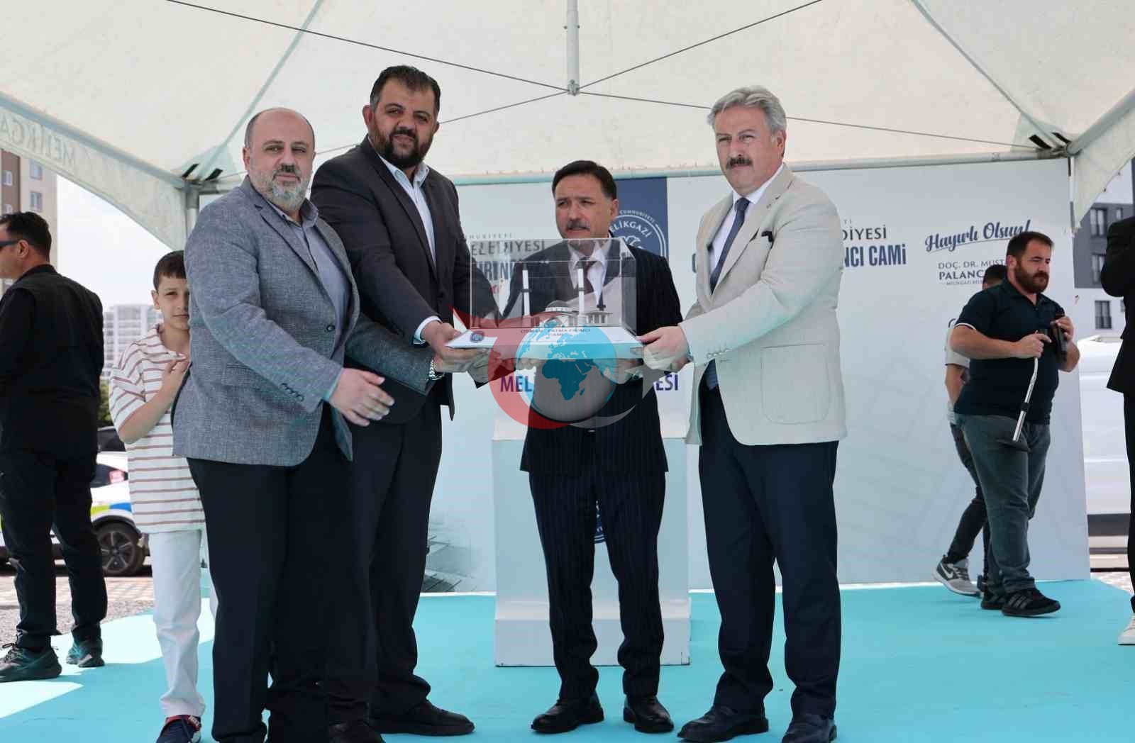 Melikgazi'de Osman-Fatma Fırıncı Cami'nin Kapıları Açıldı