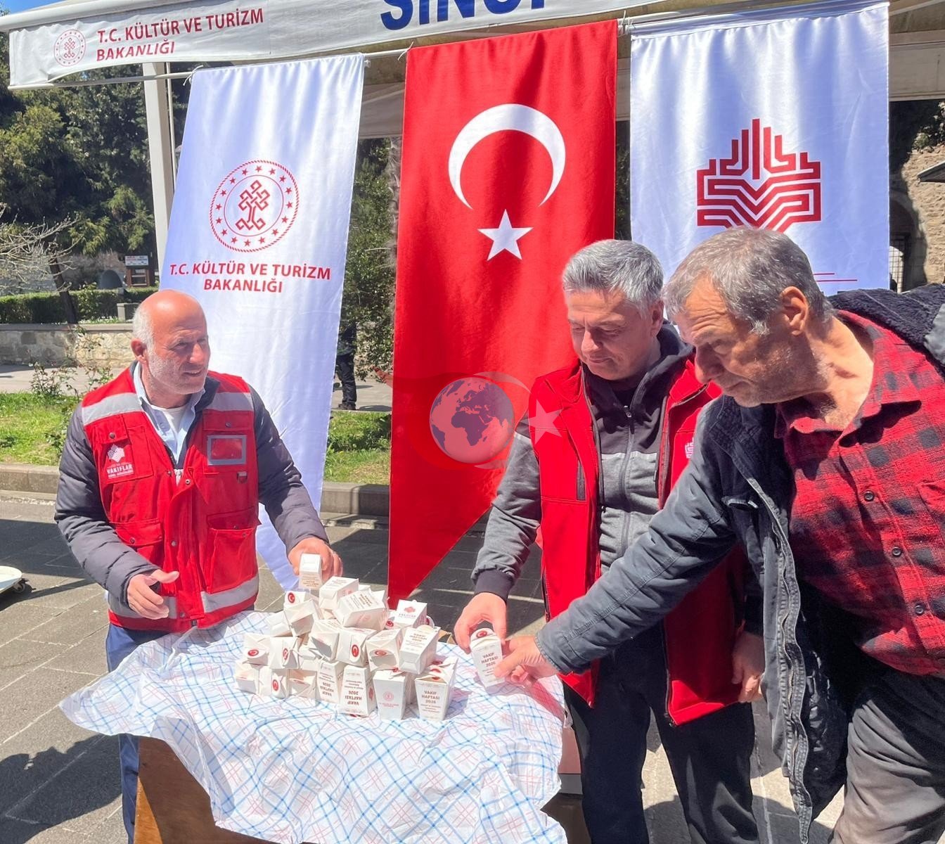 Sinop'ta Vakıf Haftası Etkinliğinde Lokum Dağıtıldı