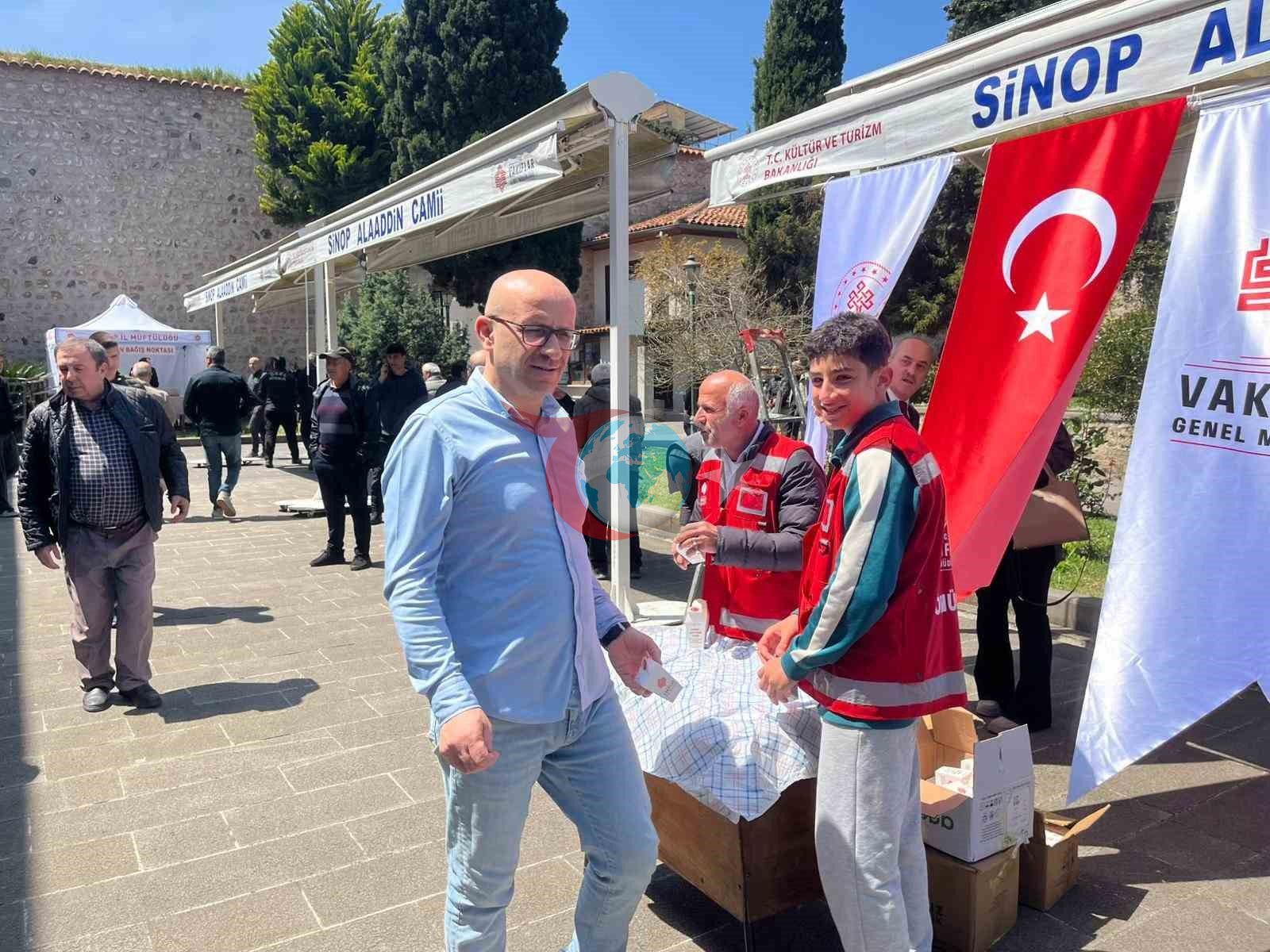 Sinop&rsquo;ta Vakıf Haftası programında vatandaşlara lokum ikram edildi