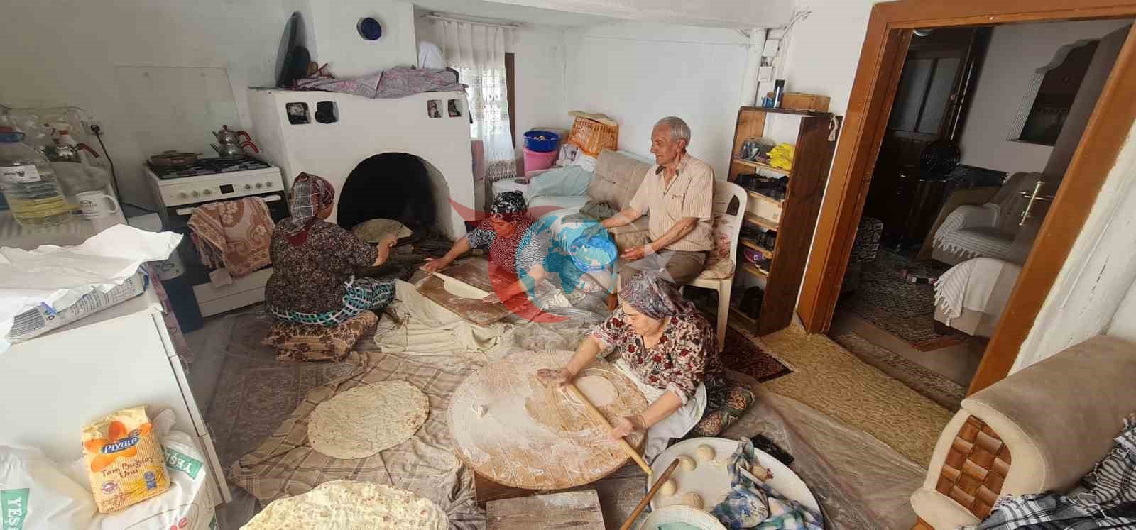 Buldan'da Kurban Bayramı Öncesi Geleneksel Yufka Hazırlıkları