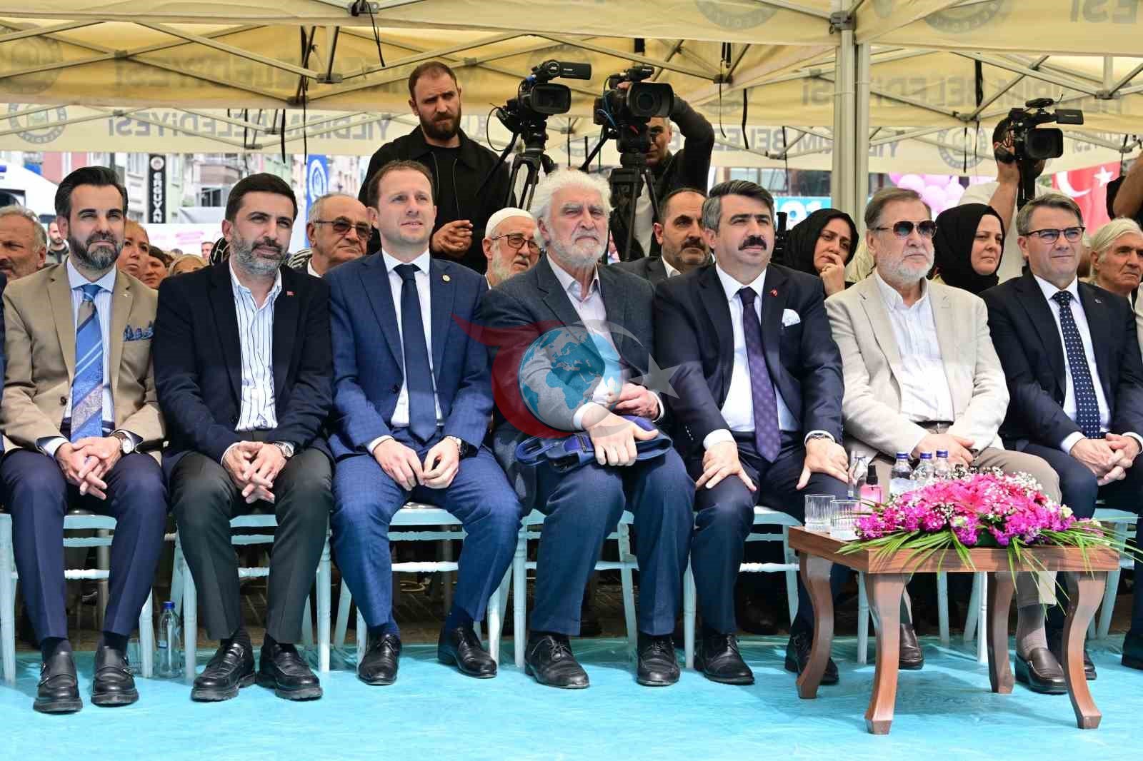 Emirsultan&rsquo;da Erguvan Bayramı coşkusu