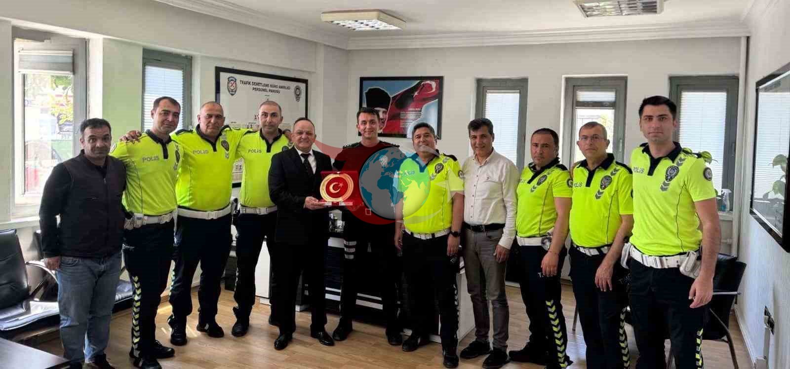 30 Yıl Hizmet Veren Trafik Polisine Duygusal Veda