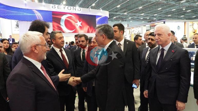 İçişleri Bakanı Çiftçi, SAHA 2026’yı ziyaret etti