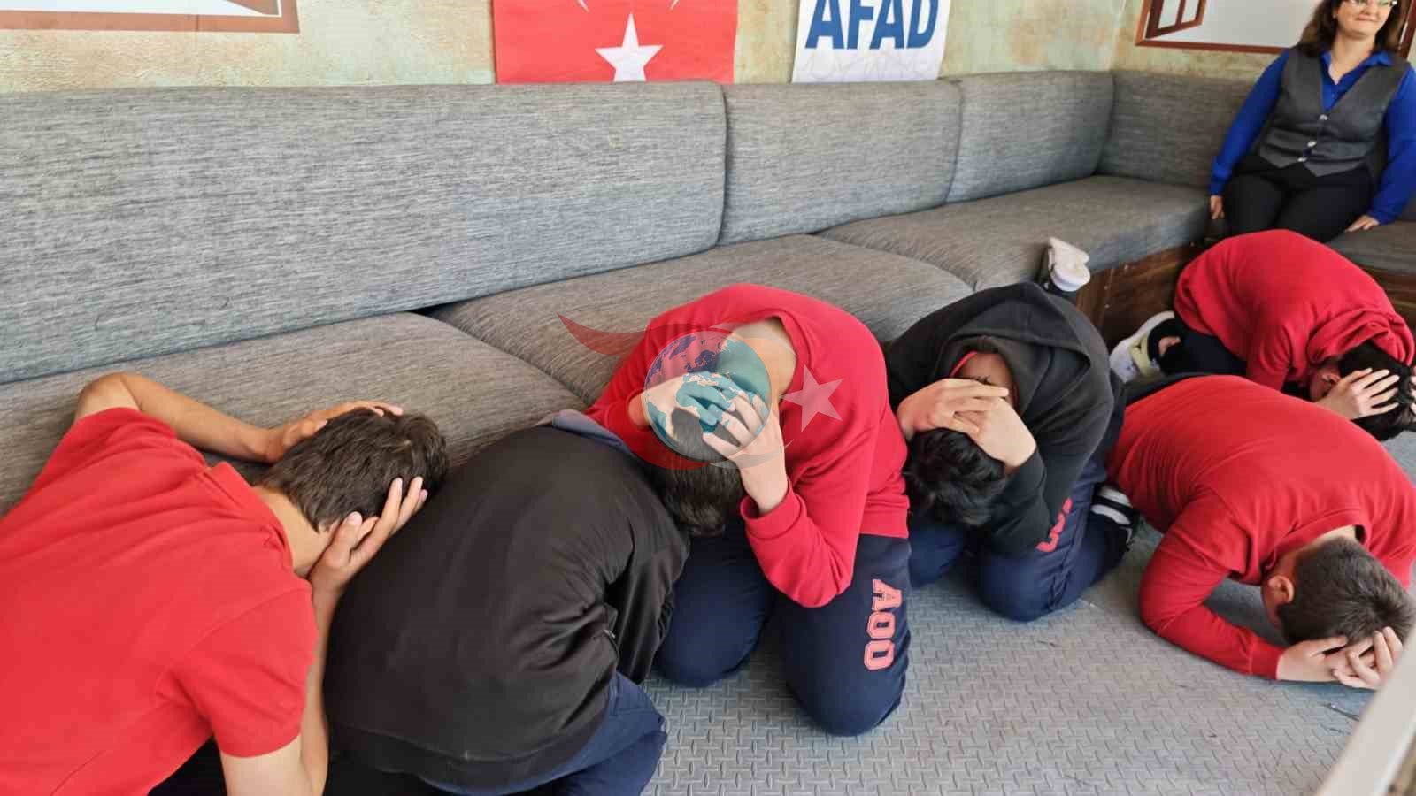 Aliağa'da Deprem Bilinci İçin Simülasyon Tırı Ziyareti