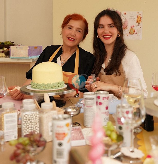 Almila Ada annesiyle Anneler Günü etkinliğine katıldı