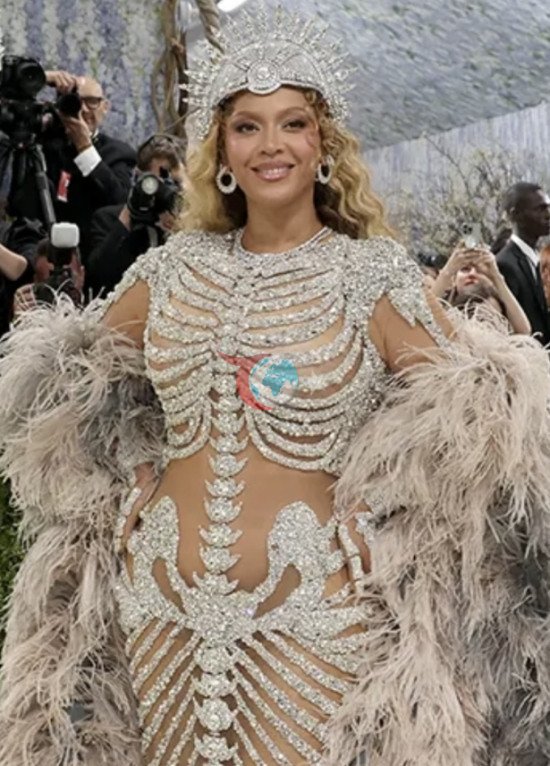 Beyonce'nin Met Gala kostümü hangi Türk ünlünün kıyafetine benzetildi?