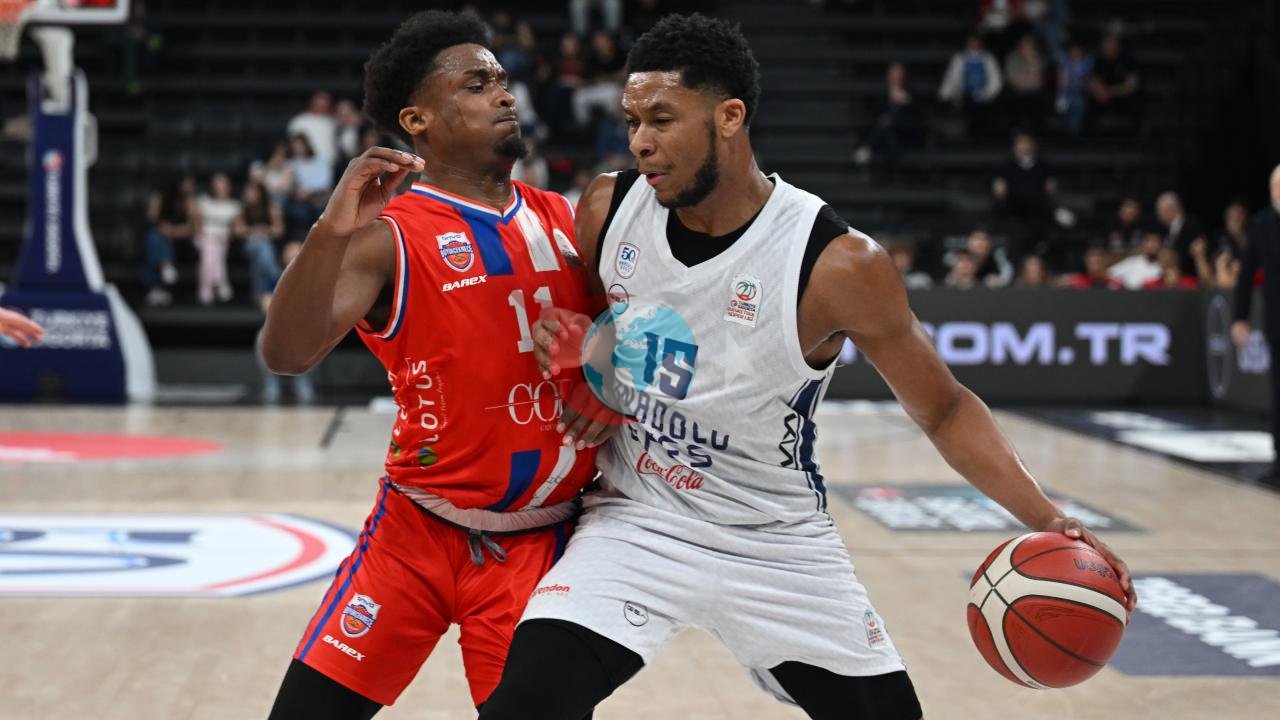 Anadolu Efes'ten Farklı Zafer