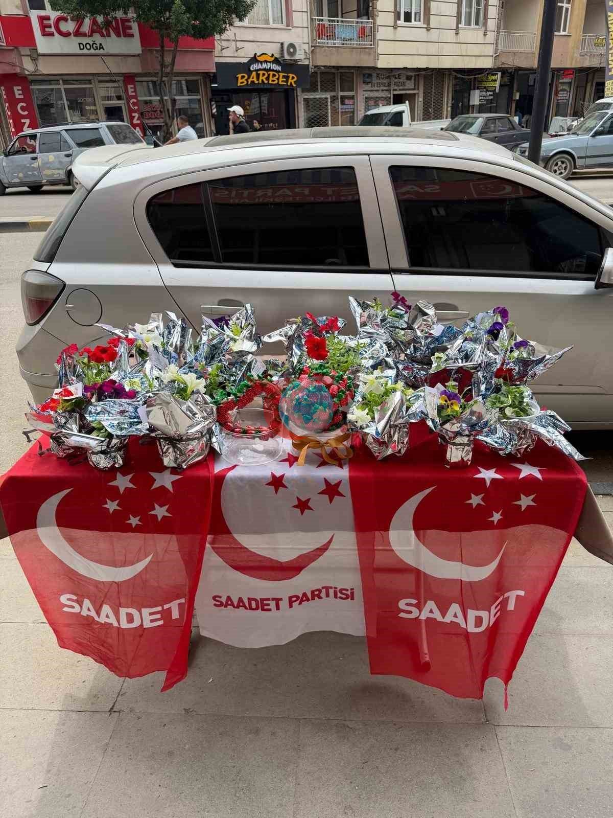 Saadet&rsquo;in Anneler Günü buluşmasına yoğun ilgi