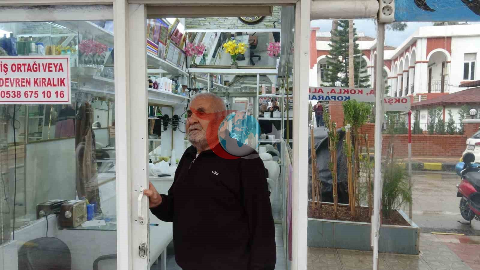 Yıllardır Annesinin Hatırasını Çiçeklerle Yaşatıyor