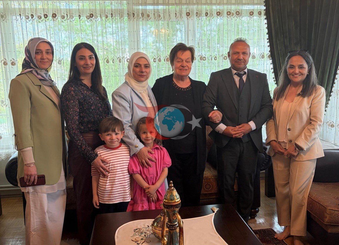 Minik Öğrencilerden Şükran Teyze'ye Anlamlı Anneler Günü
