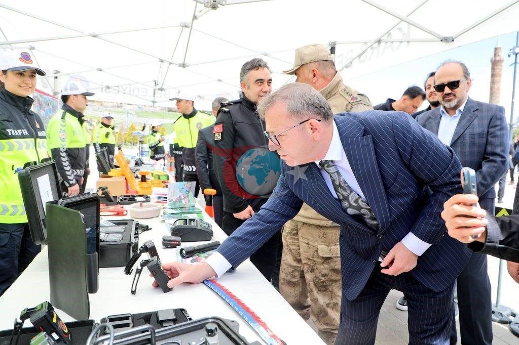 Vali Polat'tan Trafik Haftası Etkinliklerine Destek
