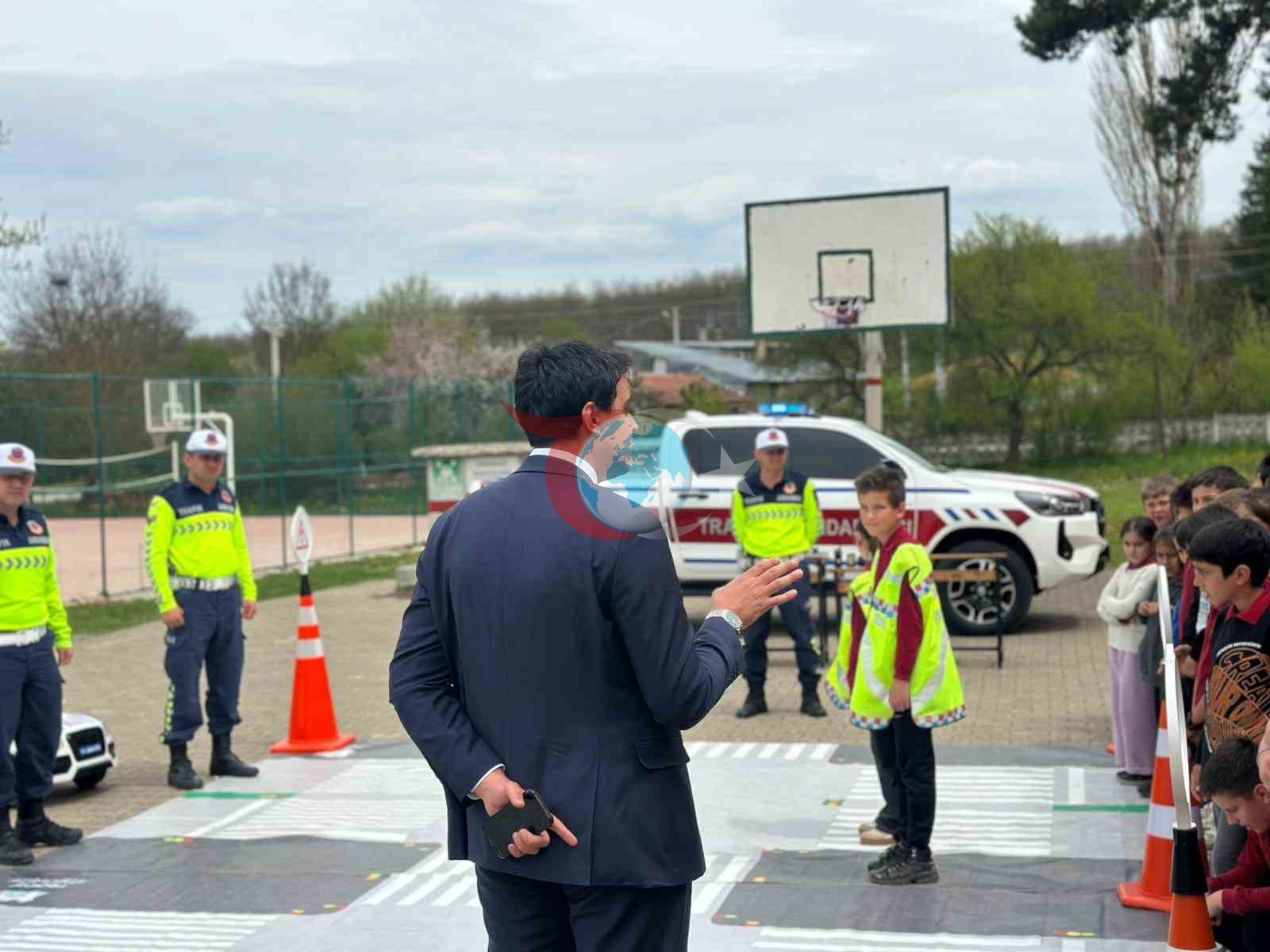 Kaymakam Kara&rsquo;dan miniklere hayat kurtaran uyarı