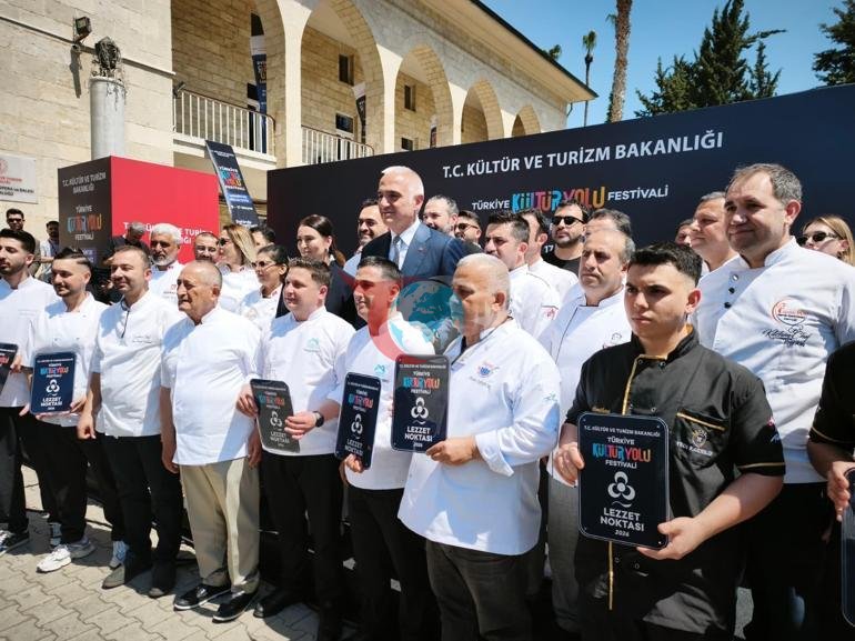 Bakan Ersoy, Mersin Kültür Yolu Festivalinin açılış törenine katıldı