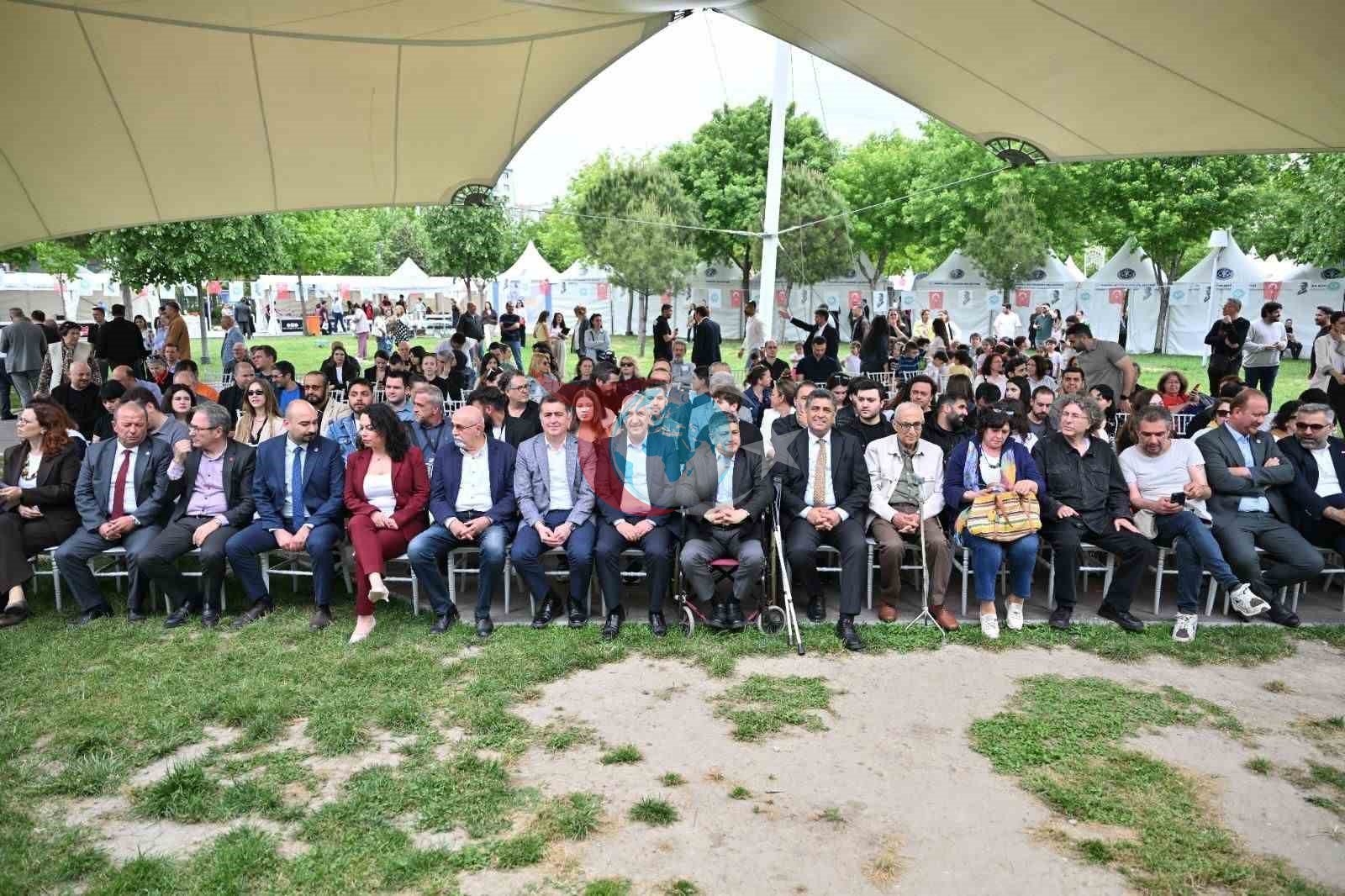 Manisa'da 9. Kitap Fuarı Edebiyat Tutkunlarıyla Buluştu