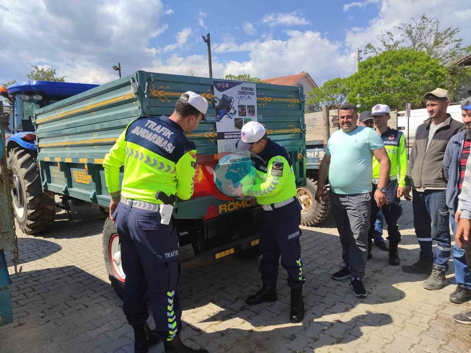 Gediz’de Trafik Haftası kapsamında bilgilendirme faaliyeti düzenlendi