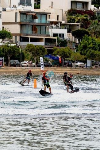 Bodrum’da su jeti, flyboard ve motosurf yarışları nefes kesti