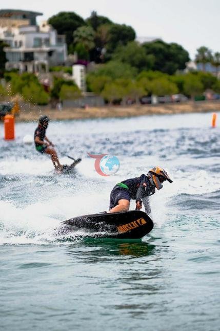 Bodrum’da su jeti, flyboard ve motosurf yarışları nefes kesti