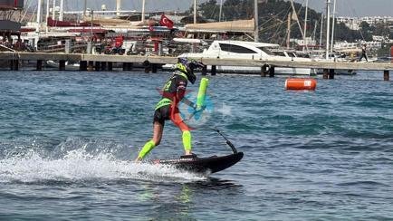 Bodrum’da su jeti, flyboard ve motosurf yarışları nefes kesti