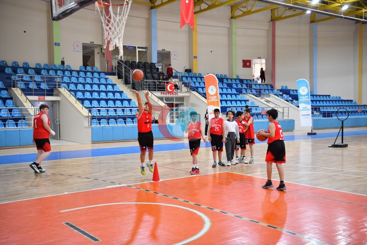 Yeşilyurt Belediyesi'nin Basketbol Turnuvası'nda Rekabet ve Dostluk Rüzgarı