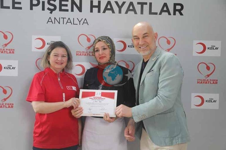 Depremzede kadฤฑnlar, Antalyada ลeflerle buluลtu