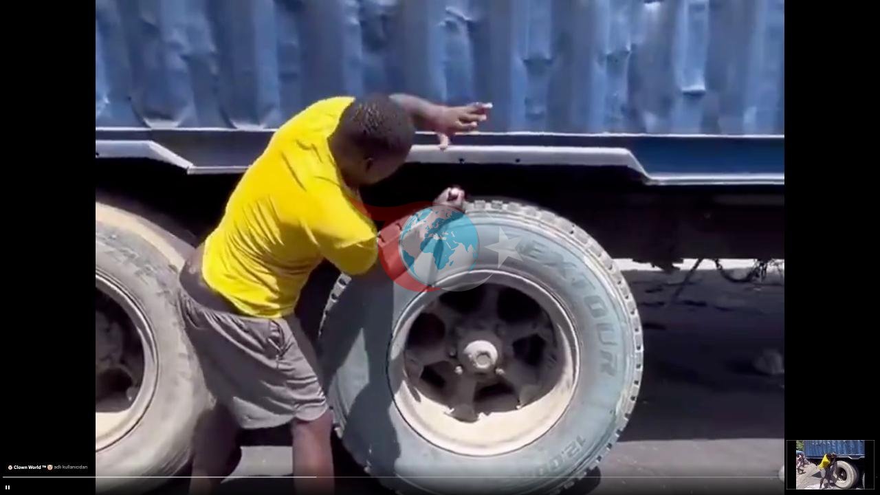 Tır Lastiğini Bıçakla Patlatmak İstedi, Yüzünde Patladı