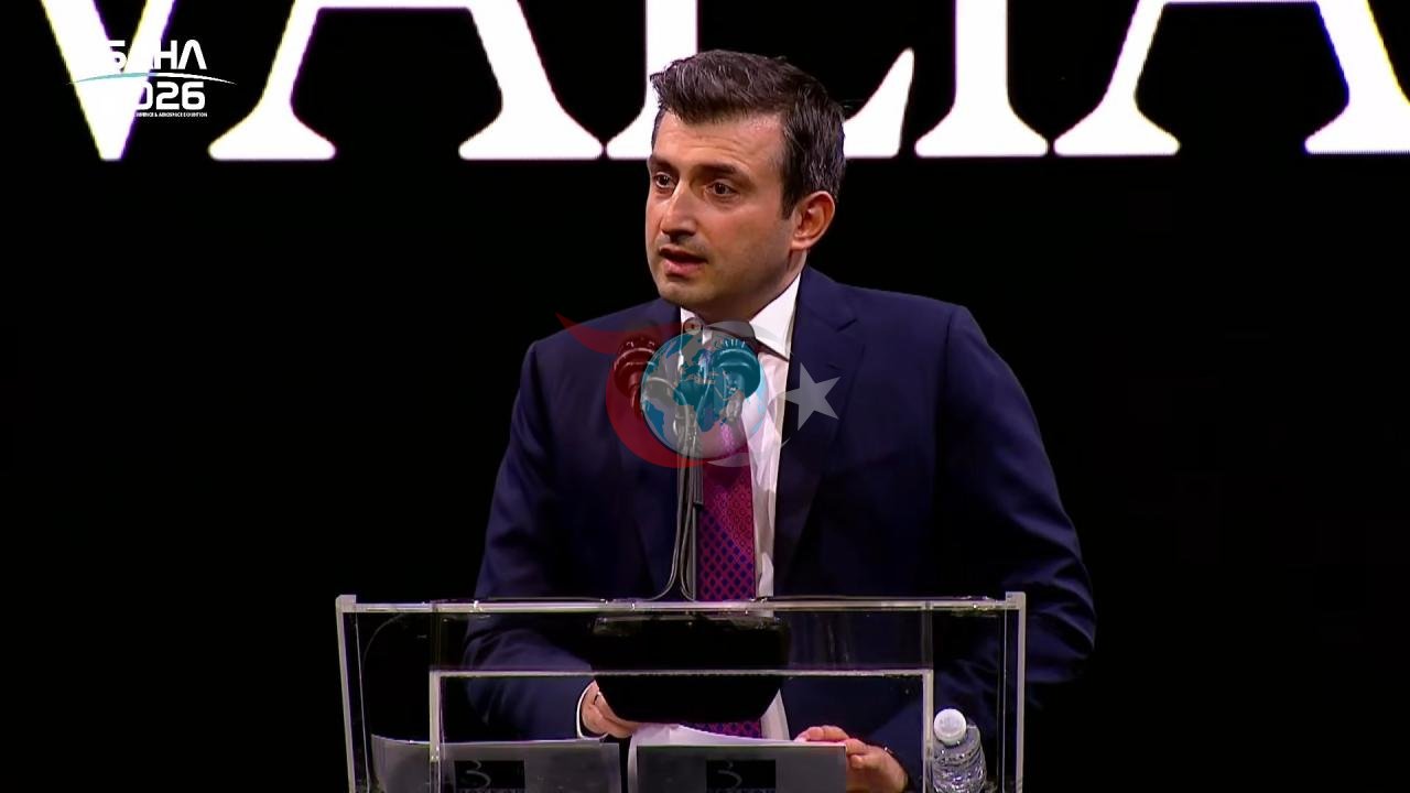 Bayraktar, SAHA 2026'da Teknolojik Egemenliğe Karşı Uyardı ve Ulusal Yapay Zeka Vizyonunu Açıkladı
