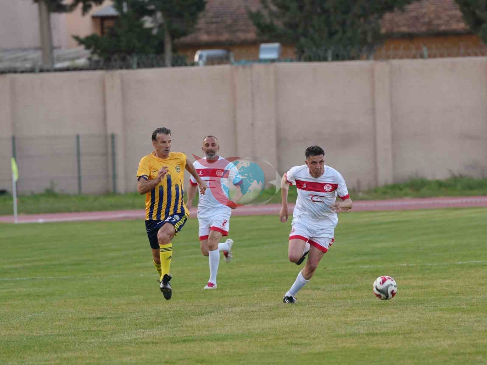 Tarsus ile Gönyeli arasında dostluk maçı
