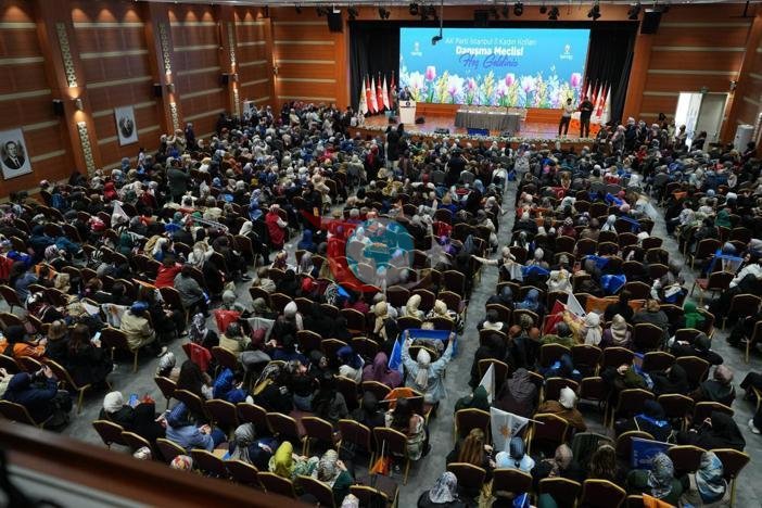Prezident Ərdoğan AK Partiyanın İstanbul Vilayət Qadın Qolları Məşvərət Şurasının iclasına telefonla qoşulub.