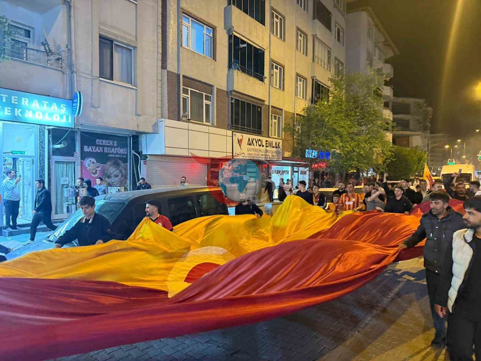 Qalatasarayın çempionluq qələbəsi İğdırda azarkeşləri küçələrə çıxardı.
